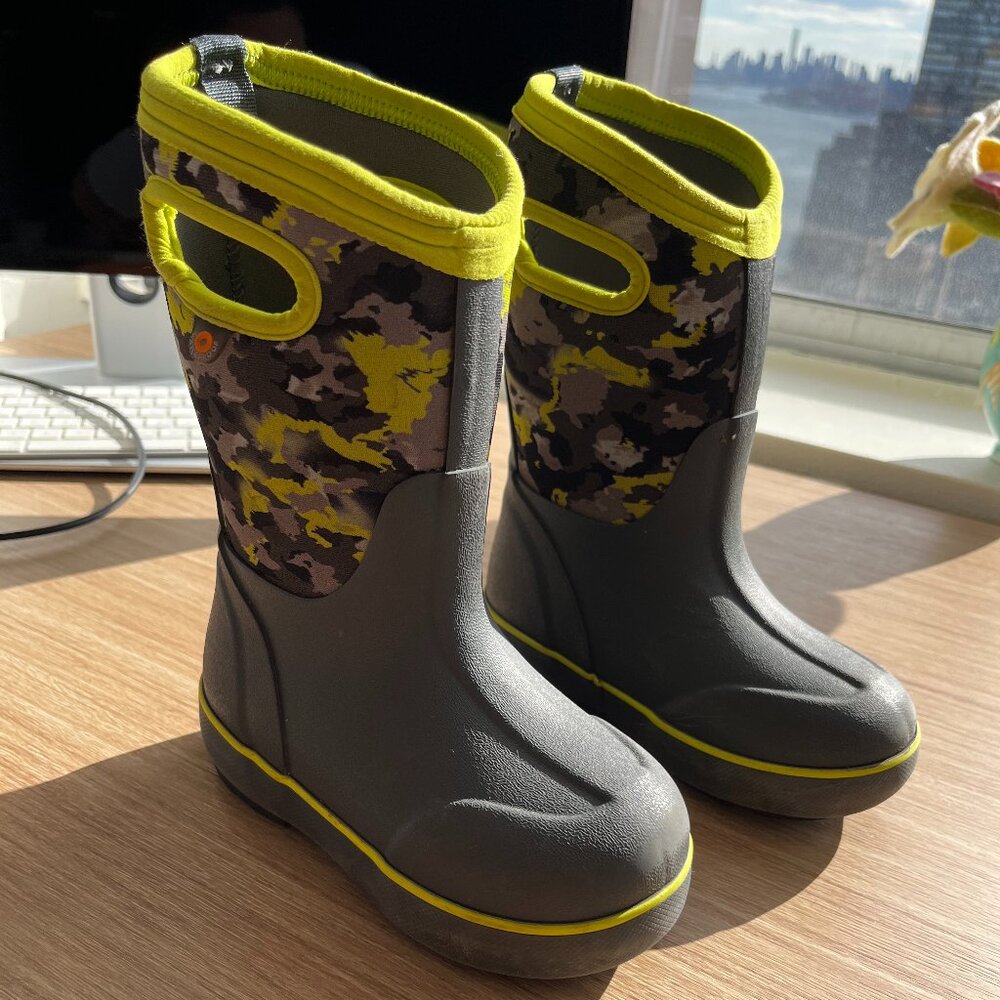 BOGS 3 Season Rain/Snow Boots Kids Size 10 Green Camo